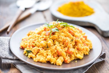 Lezzetli ev yapımı vejetaryen kuskus makarna