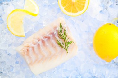 Morina fileto taze limon ile buzda balık 