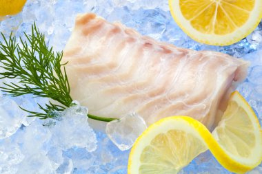 Morina fileto taze limon ile buzda balık 