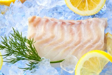 Morina fileto taze limon ile buzda balık 