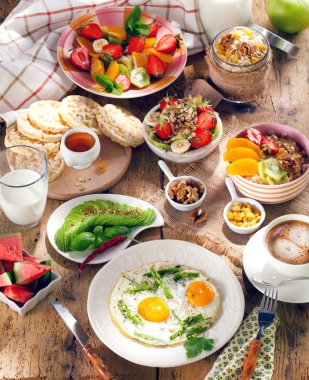 Kahvaltı veya brunch tablo leziz Şarküteri her türlü ile dolu
