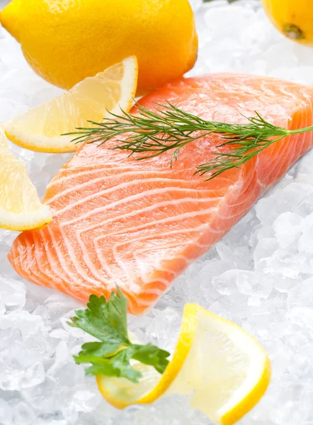 Frischer Lachs Auf Eis — Stockfoto