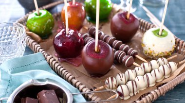 Tablo renkli şeker elma ile 