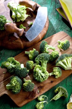 Sağlıklı Yeşil Organik Çiğ Brokoli Çiçekleri Pişirmeye Hazır