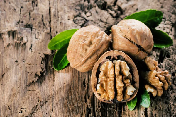 Walnuts Rustic Old Oak Table — Stock Photo, Image