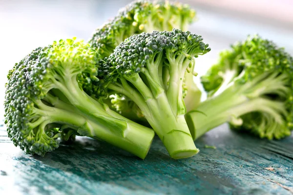 Healthy Green Organic Raw Broccoli Florets Ready Cooking — Stock Photo, Image