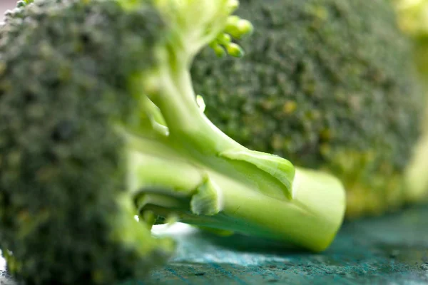 Zdravé Zelené Organické Surové Brokolice Povodně Připravené Vaření — Stock fotografie