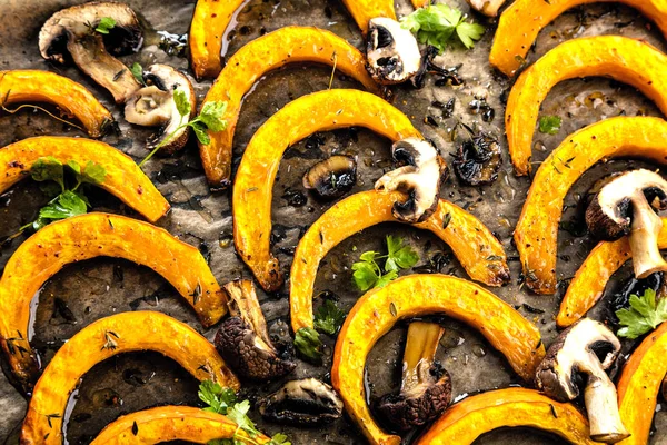 Rebanadas Calabaza Horneadas Con Azúcar Horno Sobre Papel Hornear Alimento —  Fotos de Stock