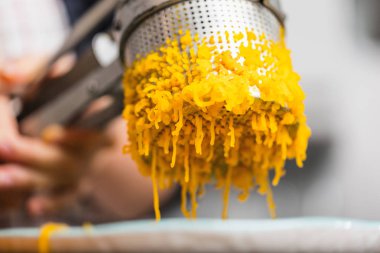 Kabak püresi hazırlanıyor. Püre tavada tarih seçici odak