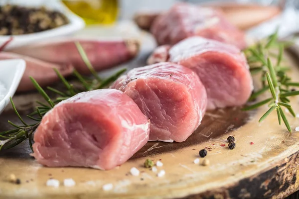 Filete Cerdo Carne Cruda Con Especias Tabla Cortar —  Fotos de Stock