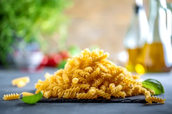 Ruwe Zelfgemaakte Fusilli Penne Pasta Close — Stockfoto