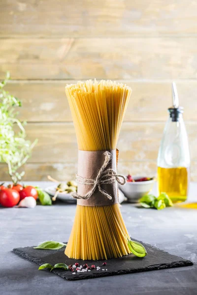 Verse Rauwe Zelfgemaakte Spaghetti Pasta — Stockfoto