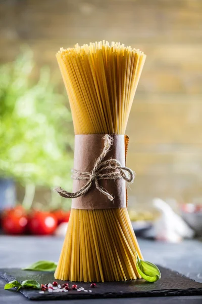 Verse Rauwe Zelfgemaakte Spaghetti Pasta — Stockfoto