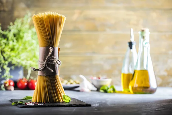 Verse Rauwe Zelfgemaakte Spaghetti Pasta — Stockfoto