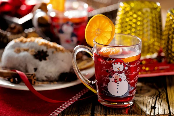 Weihnachtsglühwein Auf Küchentisch — Stockfoto