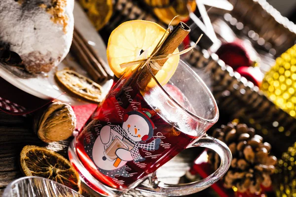 Weihnachtsglühwein Auf Küchentisch — Stockfoto