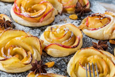 Lezzetli ve güzel elmalı puf böreği