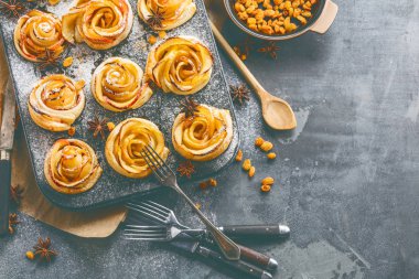 Lezzetli ve güzel elmalı puf böreği