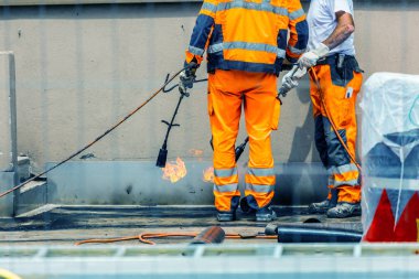 Yol yapımı, sanayi ve takım çalışması üzerine çalışan işçiler