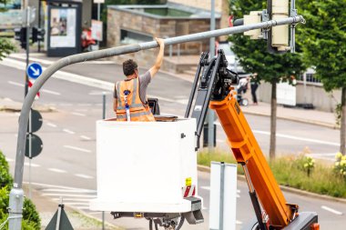 Yol yapımı, sanayi ve takım çalışması üzerine çalışan işçiler