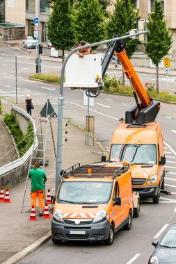 Yol yapımı, sanayi ve takım çalışması üzerine çalışan işçiler