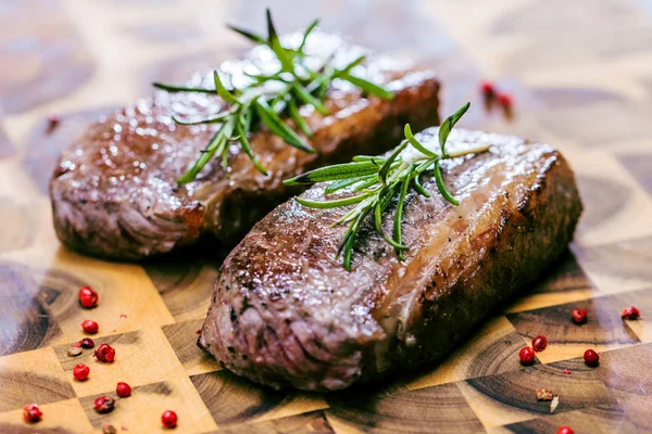Medium Rare Grilled Beef Steak Ribeye Rustic Cutting Board — Stock Photo, Image