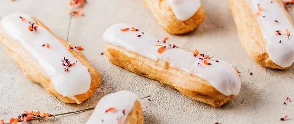 Ev yapımı kek eklerleri. Geleneksel eklerleri, profitroles klasik, eklerleri Fransız.