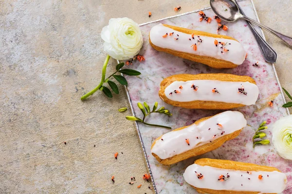 Hausgemachte Kuchen Eclairs Traditionelle Eclairs Profitrolls Classic Eclairs Französisch — Stockfoto