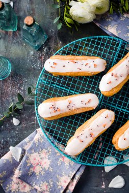 Ev yapımı kek eklerleri. Geleneksel eklerleri, profitroles klasik, eklerleri Fransız.