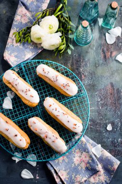 Ev yapımı kek eklerleri. Geleneksel eklerleri, profitroles klasik, eklerleri Fransız.