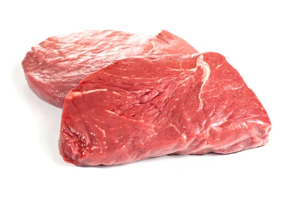 배경에 향신료와 쇠고기 스테이크 — 스톡 사진