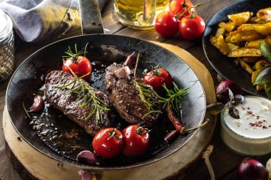Bir fileto biftek yemek fotoğraf tarifi fikir pişirme