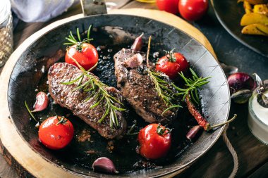 Bir fileto biftek yemek fotoğraf tarifi fikir pişirme