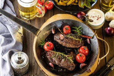 Bir fileto biftek yemek fotoğraf tarifi fikir pişirme