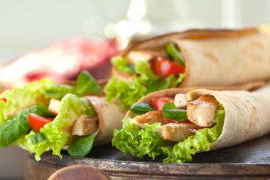 Tavuk fajita şal sandviç