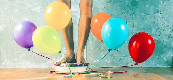 Básculas Baño Con Globos Colores Concepto Adelgazamiento — Foto de Stock