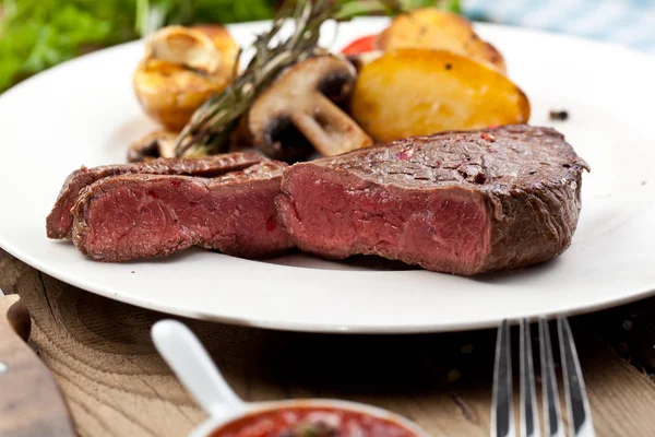 Overhead View Delicious Grilled Beef Steak Roasted Potatoes Fresh Green — Stock Photo, Image