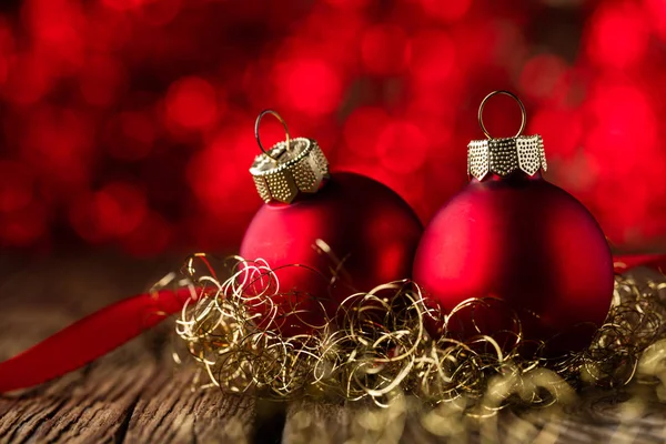 Vánoční Pozadí Vánoční Koule Dar Red Hat Sníh Dřevěné Pozadí — Stock fotografie