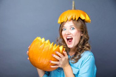 Pumpki güzel neşeli Bayan portresi