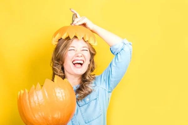 Portret Van Mooie Vrolijke Vrouw Met Pumpki — Stockfoto