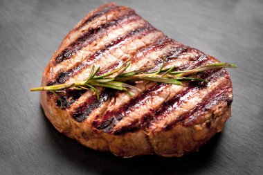 Orta ızgara biftek, yakın