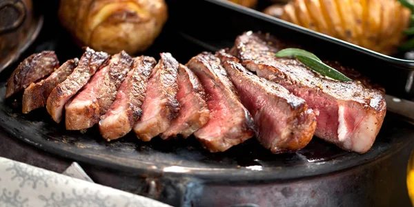 Fresh Juicy Medium Rare Beef Grillsteak Barbecue Meat Close — Stock Photo, Image