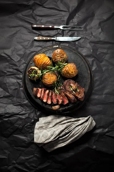 Frisches Saftiges Mittelseltenes Rindfleisch Grillsteak Grillfleisch Aus Nächster Nähe — Stockfoto