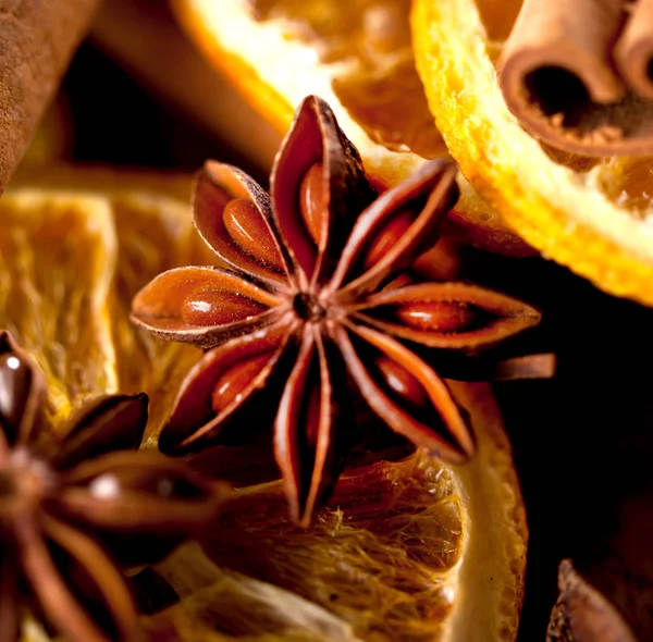Weihnachten Getrocknete Orangen Zimtstangen Und Anis Stern — Stockfoto