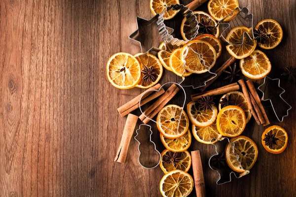 Weihnachten Getrocknete Orangen Zimtstangen Und Anis Stern — Stockfoto