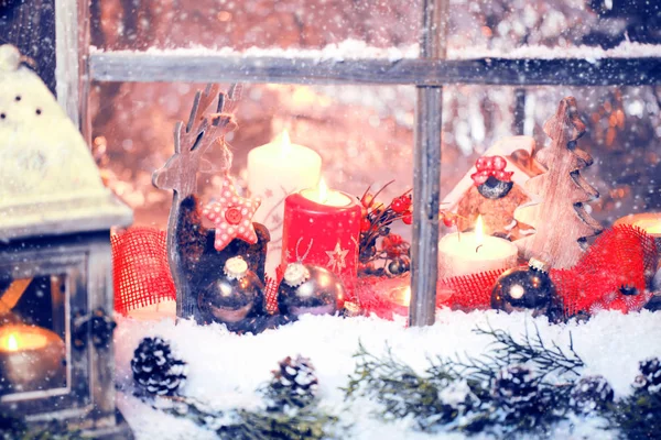 圣诞节仍然存在 有古老的木制窗户 庆祝活动背景 — 图库照片