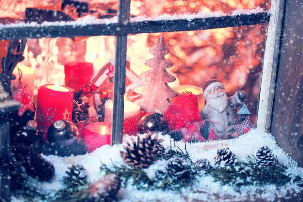 圣诞节仍然存在 有古老的木制窗户 庆祝活动背景 — 图库照片