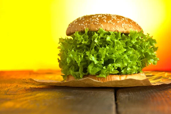 Veggie Burger Mit Salat Und Gemüsekonzept — Stockfoto