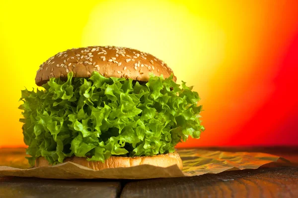 Veggie Burger Mit Salat Und Gemüsekonzept — Stockfoto