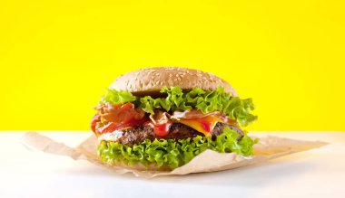 Alevli ev yapımı hamburgerler..